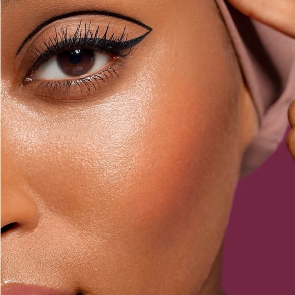 Bite Beauty Upswing Extreme Long Wear Liquid Eyeliner in Black - Picture 4 of 8